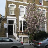 Olympia W14 Two-Bedroom Apartment, hotel in London