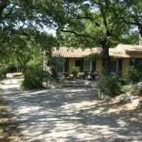 Chambres d'hôtes de la gardy, hotel v destinácii Eyragues