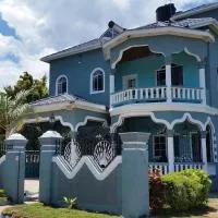 Bailey's Bed and Breakfast, viešbutis mieste Runaway Bay