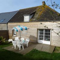 Countryside Cottage near the Sea in Cosqueville, hotel in Cosqueville