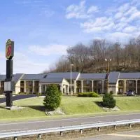 Super 8 by Wyndham Fort Chiswell Wytheville Area, hotel i Max Meadows