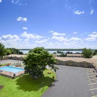 Super 8 by Wyndham Brockville, hotel near Ogdensburg - OGS, Brockville