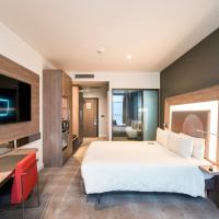 Novotel London Heathrow Airport T1 T2 and T3, hotel in Hillingdon