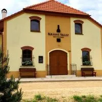 Penzion Krásný sklep, hotel di Znojmo