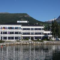Innvik Fjordhotell, хотел в Innvik