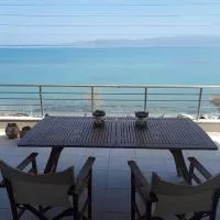 Vrachati Sea Front House, hotel di Káto Ássos