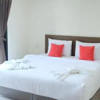 DOS'S HOUSE、ナイヤンビーチにあるプーケット国際空港 - HKTの周辺ホテル