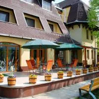 Hotel Flóra**: Orosháza şehrinde bir otel