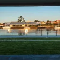 Ulverstone Waterfront Apartments, hotel di Ulverstone