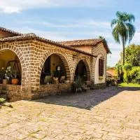 Pousada Fazenda Sant’Ana، فندق في فينهيدو