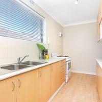 Hurstville home with a view, comfort & style, hotel in Mortdale