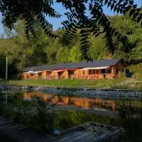Albergue Casa del Pescador, ξενοδοχείο σε Ambasmestas