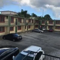 2 BEDROOM / 1 BATH ONLY 9 MILES TO NAVY BASE, מלון בSinajana