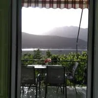 Gialos, hotel em Yénion