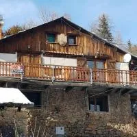 Sur Un Petit Nuage โรงแรมในRoubion