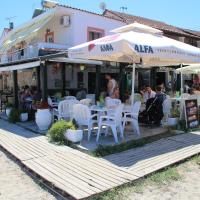 Seaside Studios, Hotel in Mesongi
