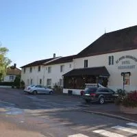 Logis Au Puits Enchanté, hotel in Saint-Martin-en-Bresse