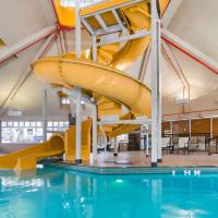 Pocaterra Inn & Waterslide โรงแรมในแคนมอร์