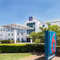 Motel 6-Irving, TX - DFW Airport North: Irving, Dallas-Fort Worth Uluslararası Havaalanı - DFW yakınında bir otel