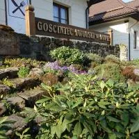 Gościniec Dworski w Ropie - Pokoje gościnne, hotel v destinaci Ropa