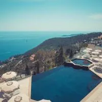 Les Terrasses d'Eze - Hôtel & Spa: Éze şehrinde bir otel