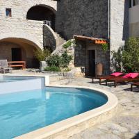 Vintage Holiday Home in Lanas with Swimming Pool