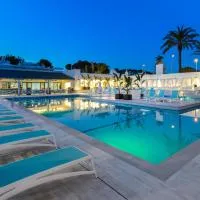 Hotel Vibra Cala Tarida-3SUP: Cala Tarida'da bir otel
