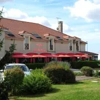 Logis Argonne Hôtel: Vouziers şehrinde bir otel