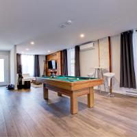Modern Townhouse with Rooftop Deck, hotel em Montreal