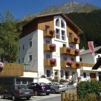 Pension Villa Claudia Augusta, hotel i Resia