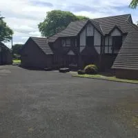 Tudor Lodge Guest Accommodation, hotel i Bunratty