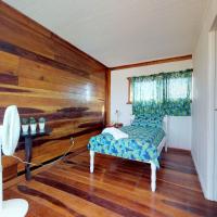 The French Lady Guest House - Entire House, מלון ליד Caye Caulker Airport - CUK, קיי קולקר
