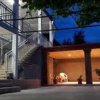 White House in Kakheti Eniseli, отель в городе Греми