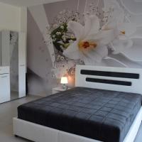 Kristina Apartments, hotel near Tivat Airport - TIV, Tivat