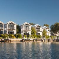 Captains Cove Waterfront Apartments, hotel in Paynesville