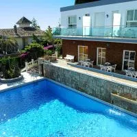 Hotel Complejo Los Rosales, отель в городе Торремолинос