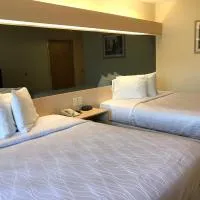 Carlyle에 위치한 호텔 Mariner's Village Resort