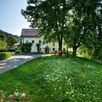 Kendov Dvorec, hotel en Spodnja Idrija