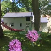 Claremont Coach House، فندق في Frensham