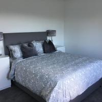 The Friary Apartments, hotel in Ballabeg