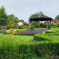 Garden Annex, hotel in Falfield