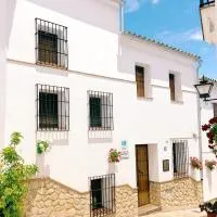 La Madroñala, hotel u gradu El Gastor