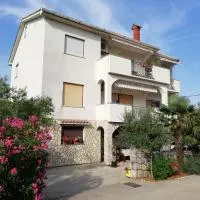 Apartman Tri palme, hotel a Gabonjin