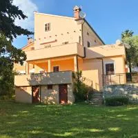 Sveti Lovro Apartments, hotel di Lovrečica