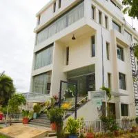 Hotel Highnest, hotel di Singapperumālkovil