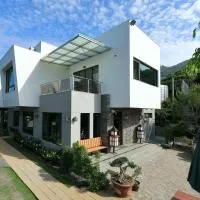 Five mountains and Three Water B&B, מלון בShuili