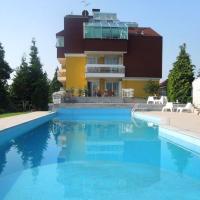 Apartments with a swimming pool Zagreb - 11408, hotel in Zagreb