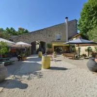 Le Clos des Aramons, hotell i Bernis
