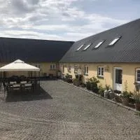 Strandsegård Ferielejlighed, hotel i Ølsted