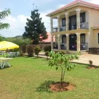 Rena Akasha Establishments โรงแรมในKyenjojo